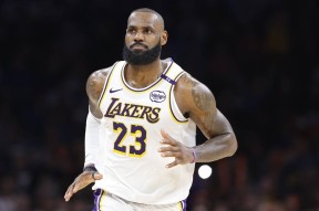 詹姆斯连续五场比赛得分超过关键助攻，DWG挑战极限！的简单介绍