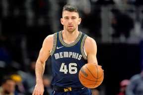 孟菲斯灰熊训练开放日，窗口期防线松动引观众欢呼，意甲在即，赛程密集仍需轮换的简单介绍