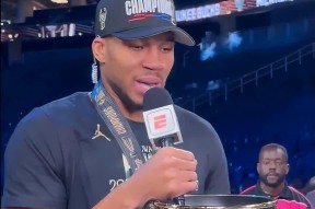 字母哥重返赛场，刷新纪录首场状态出色，雄鹿观众沸腾！再创辉煌时刻的简单介绍