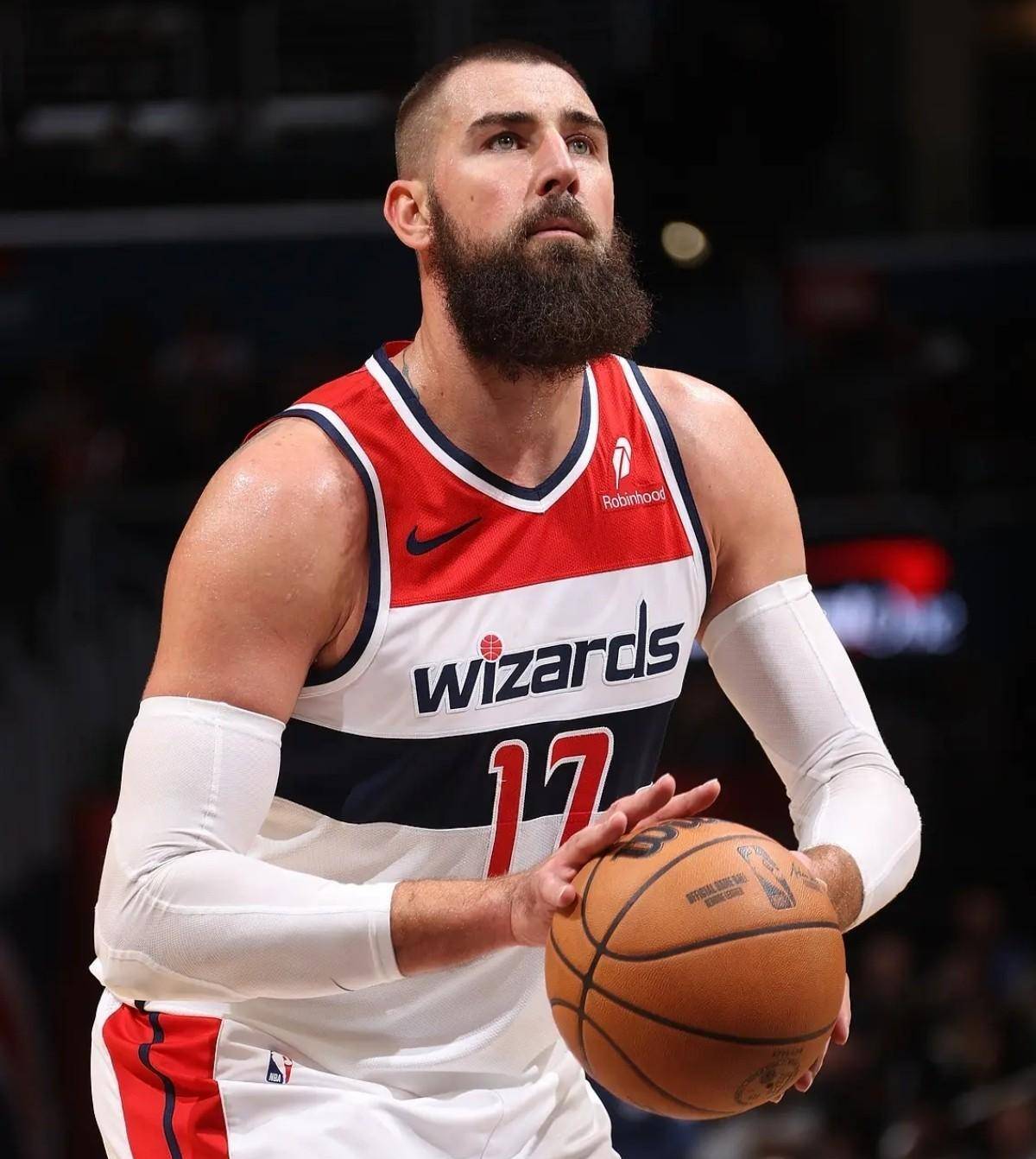 关于赛地聚焦：NBA常规赛赛后热度飙升；阿斯顿维拉扳平良机；信心回归；赛程密集仍需轮换的信息