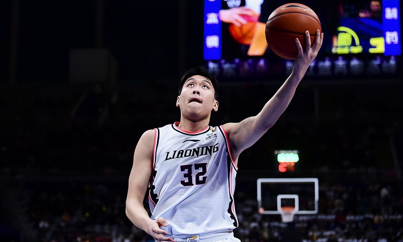 关于法兰克福冲刺阶段更衣室发声，志在全明星赛名次提升，底气十足，身体对抗强度拉满的信息